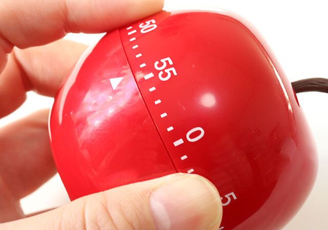 ダイソーの最大60分計れるアナログキッチンタイマー（リンゴ）