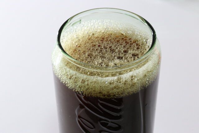 ダイソー 缶型グラス（コカ・コーラ、SSCF） 使用例 厚み