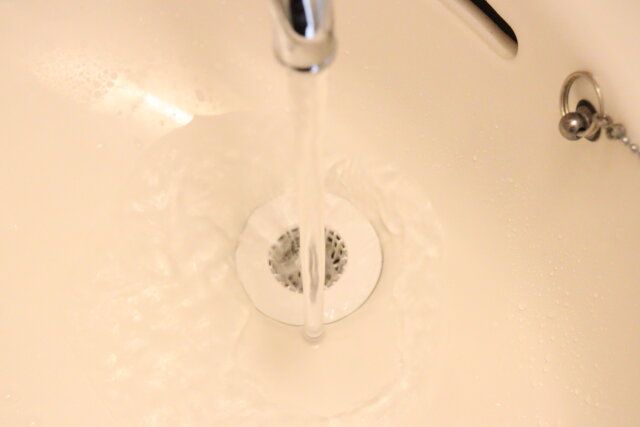 ダイソーの水切れが良い洗面台のごみガード