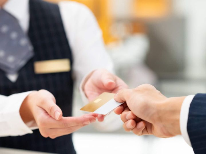 All About ニュース編集部が全国250人を対象に実施した「クレジットカードに関するアンケート」の調査結果から、優待が充実していると思う「JCBのクレカ」ランキングを発表！ 2位「JCBカード W」を抑えた1位は？（※画像はイメージです）