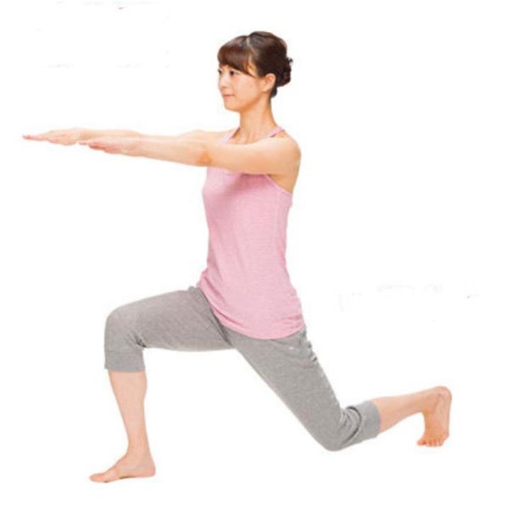 バランスを保ちながら。ひざは床についてもつかなくてもOK