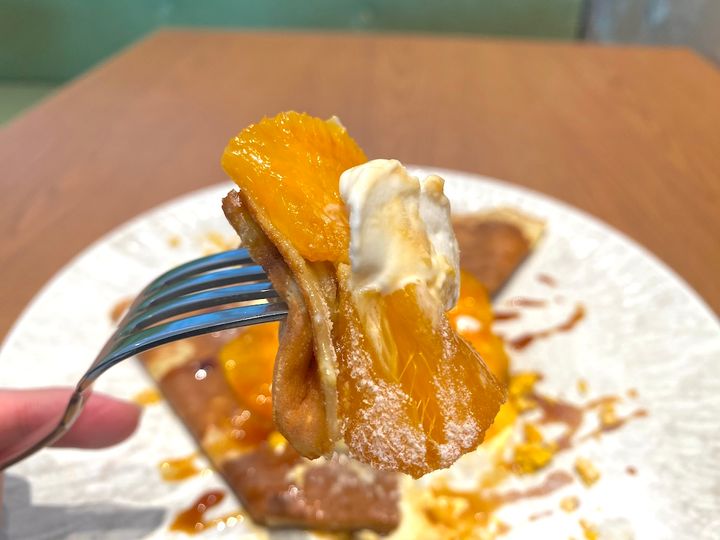 「TOOTH TOOTH BISTRO&CAFE」オレンジとクリームチーズアイスのクレープ・オランジェ2
