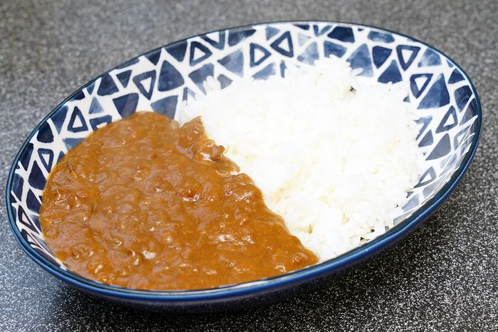 老舗カメラメーカー「OM SYSTEM」のレトルトカレー