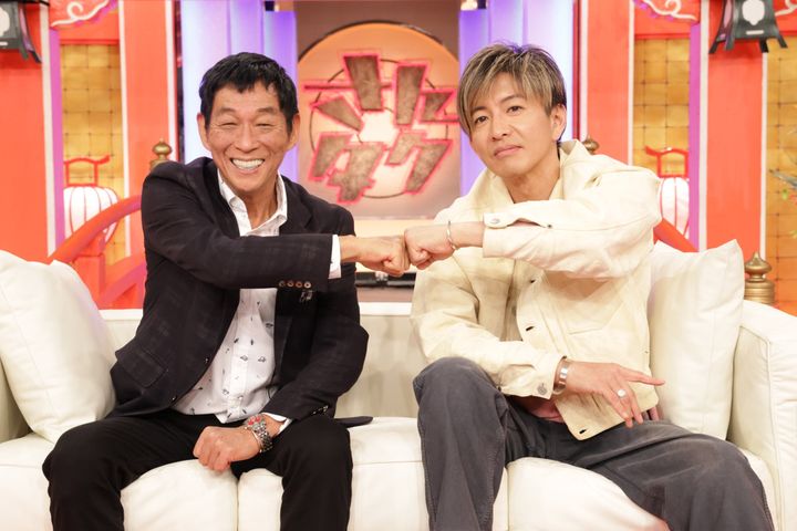 『さんタク』に出演する（左から）明石家さんま、木村拓哉 （C）フジテレビ width=