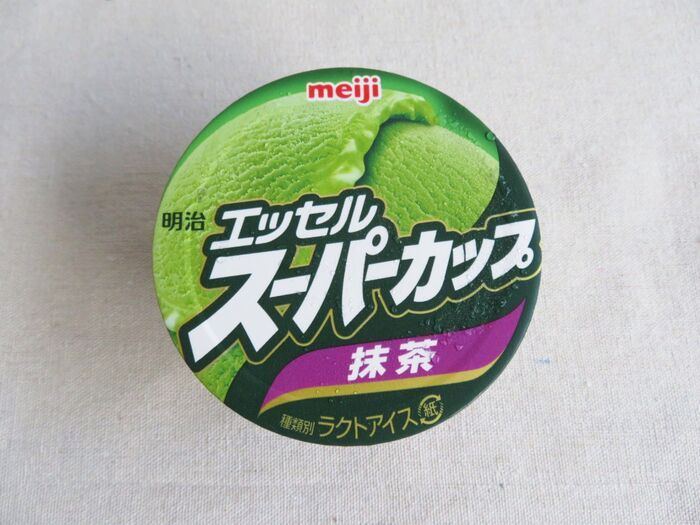 『スーパーカップ抹茶味』の信じられない食べ方が登場！「まさかの公式レシピだなんて…」食べるのに勇気が必要！？