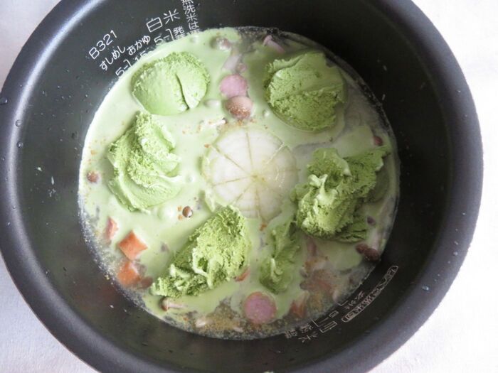 『スーパーカップ抹茶味』の信じられない食べ方が登場！「まさかの公式レシピだなんて…」食べるのに勇気が必要！？