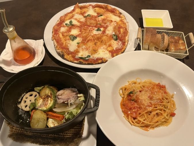 La Terra（ラテッラ）季節野菜の石窯焼き、フルーツトマトとバジルのシンプルなトマトソースパスタ、マルゲリータ