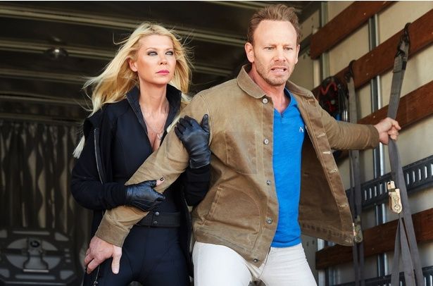 新作は、フィンとエイプリルの若き日が描かれる前日譚！(画像は『シャークネード４』より) [c]Everett Collection/AFLO