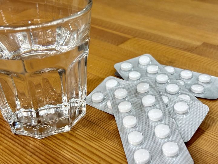 子どもがなかなか眠れないときに市販の睡眠改善薬を飲ませてもOK？（画像はイメージ）