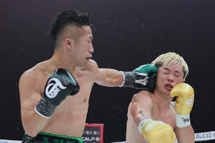 井上拓真（左）と那須川天心（C）産経新聞社