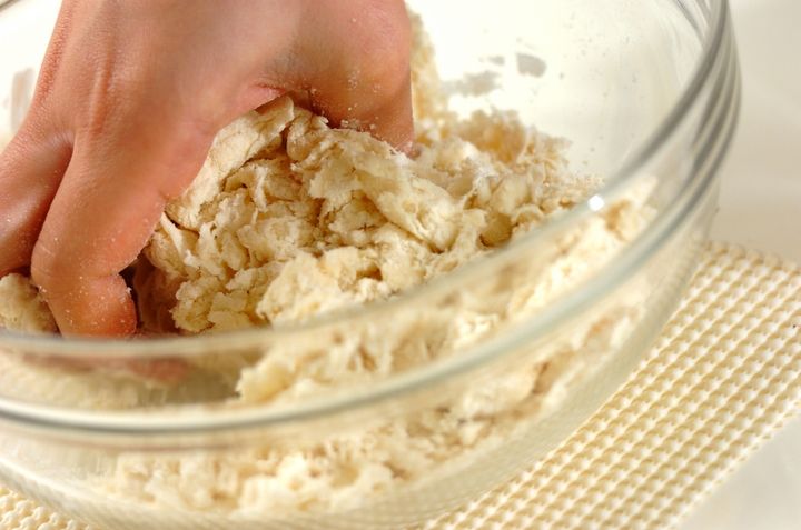 ゴロゴロベーコンとブロッコリーの薄焼きピザの作り方2