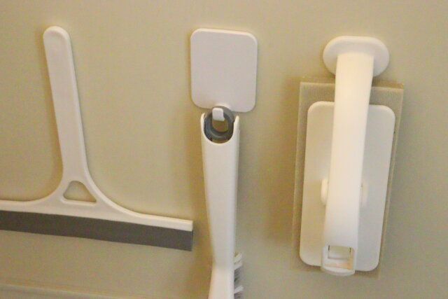 セリアの磁石タイプバスフック 収納例