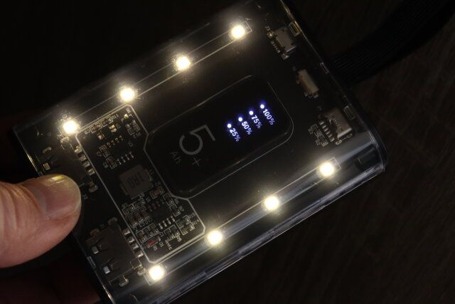 スケルトンデザイン モバイルバッテリー 5000mAh LEDライト