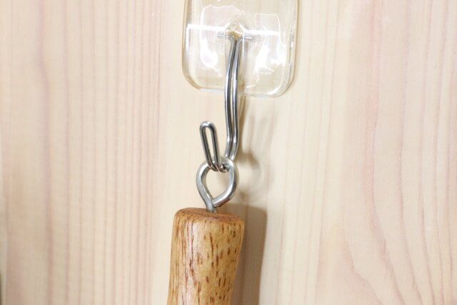 ダイソー 木柄ブラシ 丸型ヘッド 収納 フック