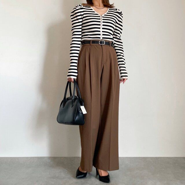 GUブラウンタックワイドパンツのモノトーンコーデ