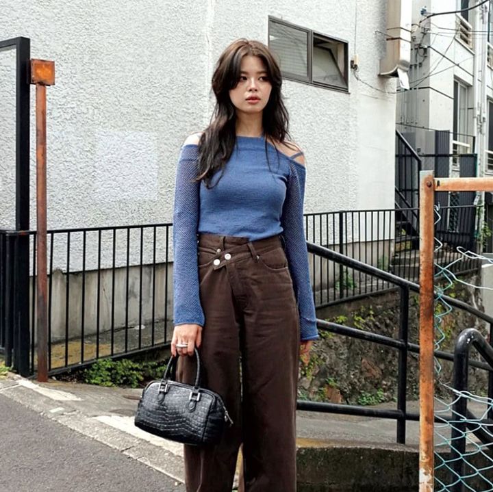 【SNAP】ホルターネック×オフショルのトレンドニット！ 大谷愛加さん