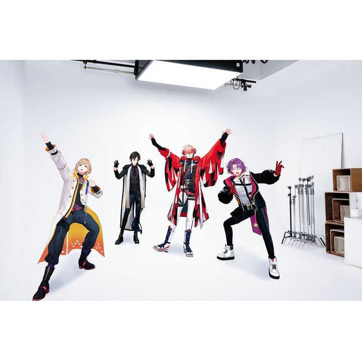 『anan』の表紙もたびたび撮影されているスタジオ。はしゃぐ姿と、表紙の表情とのギャップに注目。