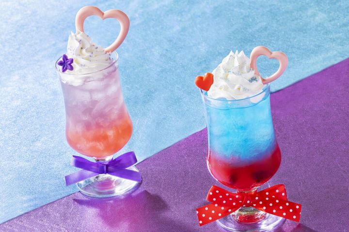 ドリーマーズ・ラウンジ_ディズニー・パルパルーザ“ミニーのファンダーランド”スペシャルドリンク～ビビッドリボン～（右）ディズニー・パル