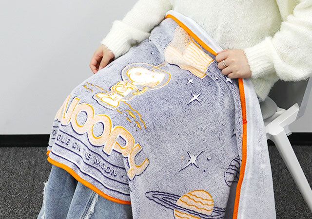 宝島社雑誌付録モノマスター2026年1月号増刊のスヌーピーデザインの光るBIGブランケット5