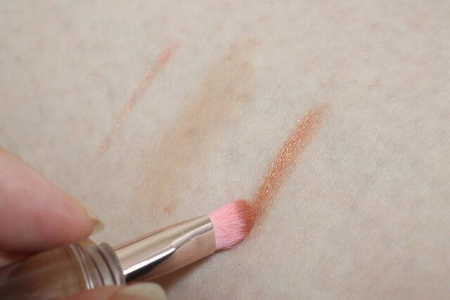ダイソーのメイクアップブラシのアイシャドウブラシ