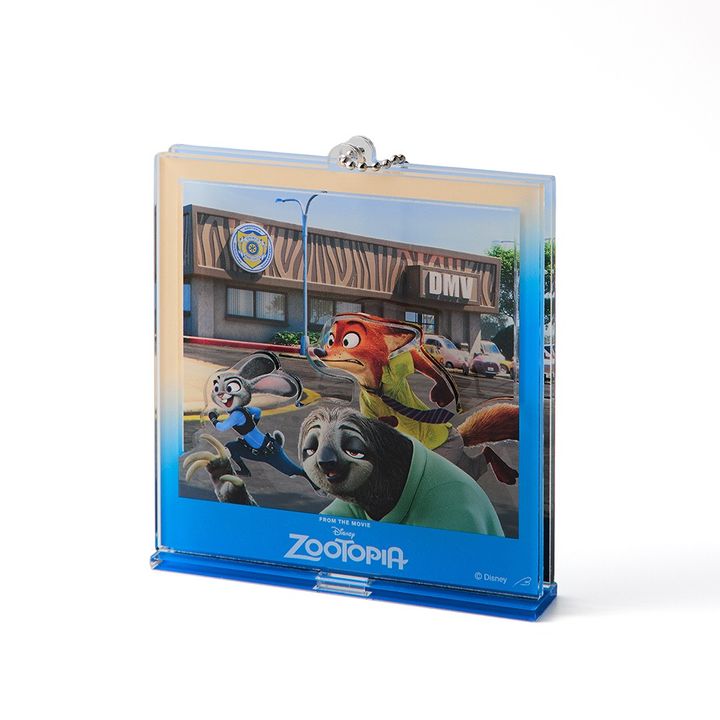 ２WAY仕様のフォトフレーム風アクリルキーホルダー 使用イメージ キーホルダー DMV