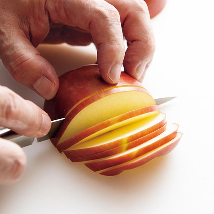 半量は薄くスライス（b）