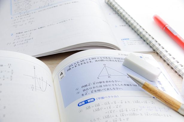 コンピューター登場以前の数学は「チーム戦」だった⁉ （C）beauty-box／PIXTA