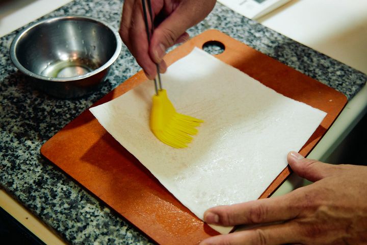 春巻きの皮を焼く