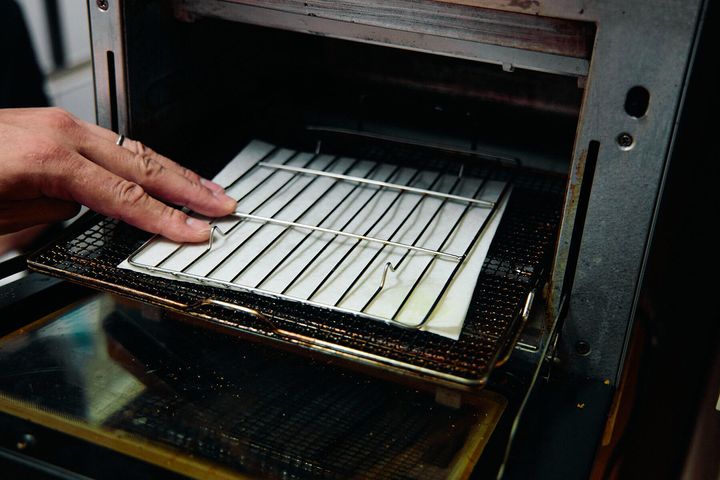 春巻きの皮を焼く