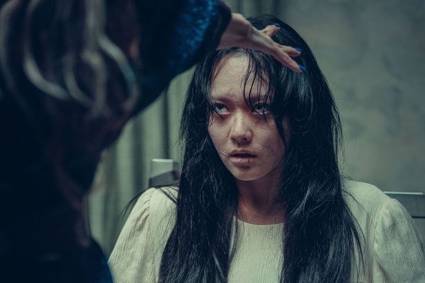 【写真を見る】“悪魔祓い株式会社”の悪魔祓いの事案を捉えた本編映像が解禁 [c]2025 LOTTE ENTERTAINMENT & BIG PUNCH PICTURES & NOVA FILM AllRights Reserved.
