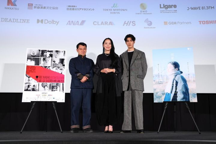 画像: ©TIFF 10月29日には、中川龍太郎監督（左）、河瀬直美（中）、寛一郎（右）がQ&Aに臨んだ。