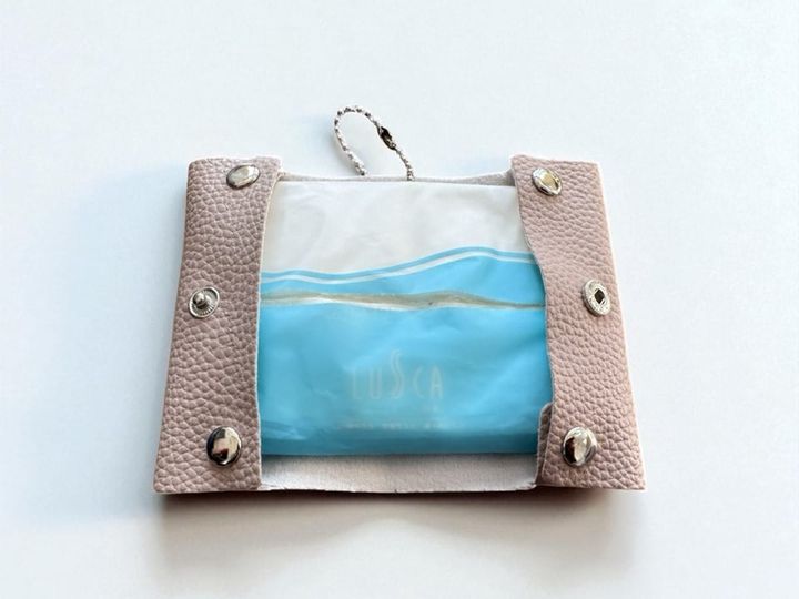 ポケットティッシュを挟み込める