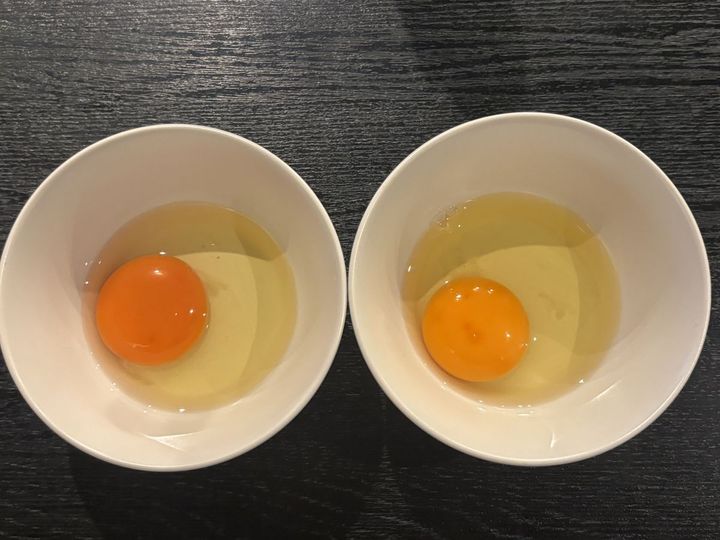 左から「夢王」、「たまごかけ御飯専用たまご」