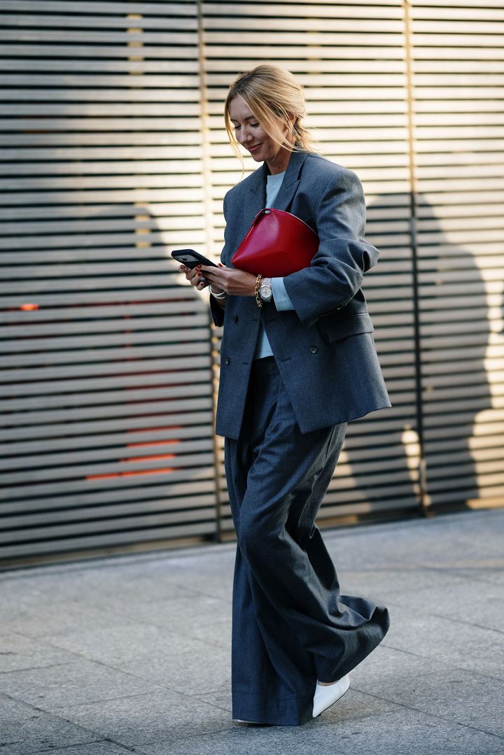 オーバーサイズでつくるスラウチーなリラックステーラリング。