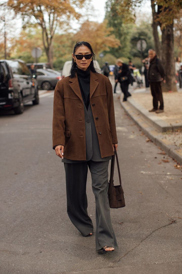 60年代の気配を纏うスエードブレザー 。