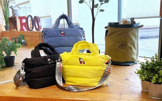 「フェザールー」(各8580円)