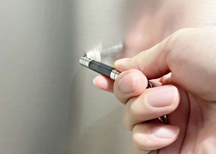 今年の冬こそ「静電気」のイライラから解放！今すぐできる対策法。こんな便利なアイテムがあったなんて♪