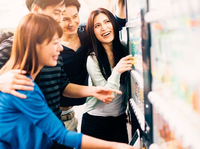 英語で「自動販売機」はなんて言う？ドリンクマシーン…ではありませんよ！【英語クイズ】
