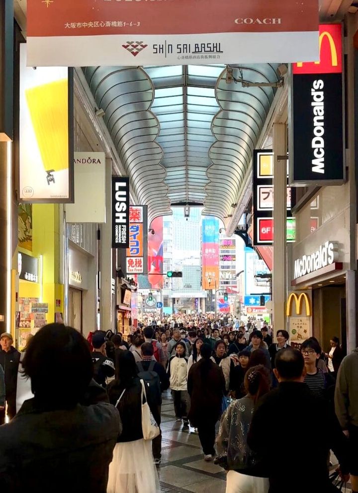 心斎橋筋から道頓堀のあたりを見たときの人の波