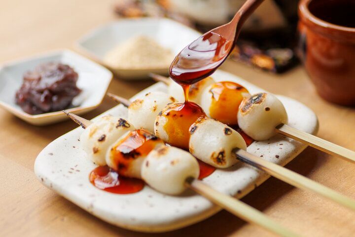 京町家の茶寮「然花抄院 京都室町本店」で、期間限定みたらし団子や和スイーツを