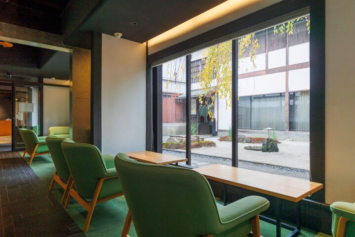 京町家の茶寮「然花抄院 京都室町本店」で、期間限定みたらし団子や和スイーツを