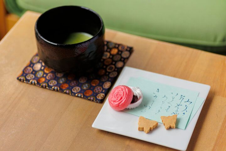 京町家の茶寮「然花抄院 京都室町本店」で、期間限定みたらし団子や和スイーツを