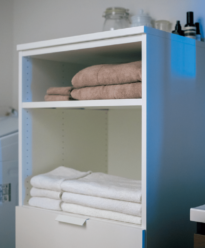 タオルも香菜子さんがリピート購入しているものの１つ。 フェイスタオル、バスタオルを同じシリーズで統一。「家族用は白、お客様用をベージュと決めています。ひと目でわかるので管理もしやすいです。