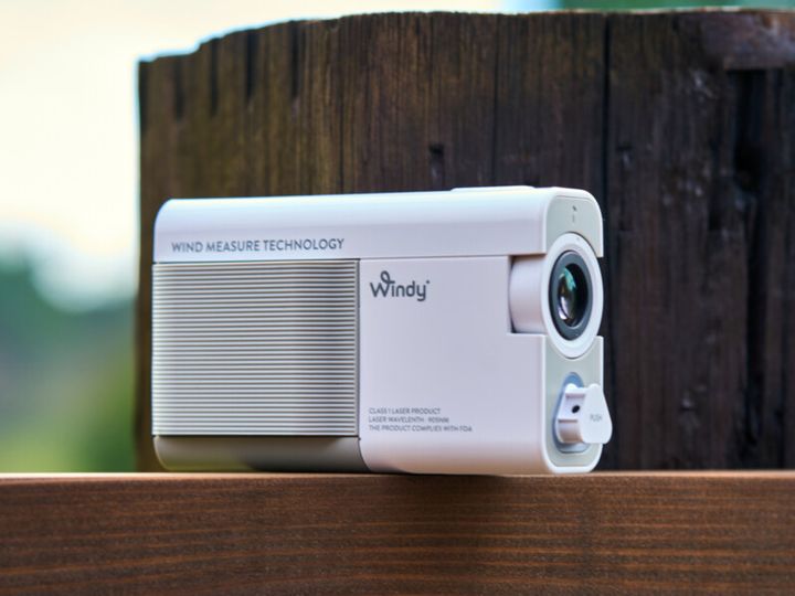 その場で風速・風向を実測！世界初の機能を搭載した距離計測器