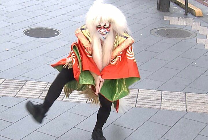 【写真・画像】衝撃の姿でキレキレダンスを披露する人気俳優に驚きの声「めちゃめちゃうまい！」 1枚目