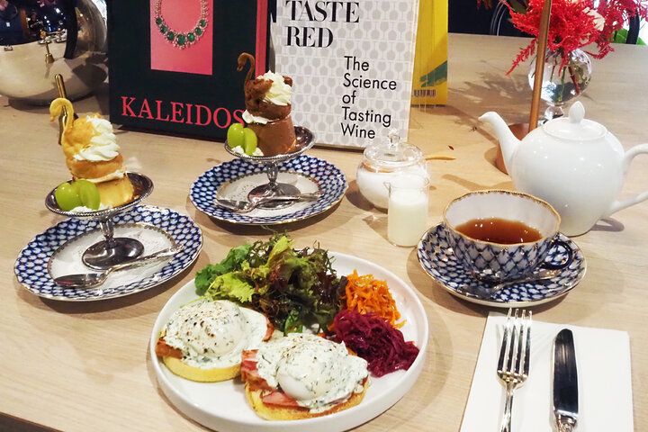 黒と白のスワンスイーツに心ときめく♪ ゆったりランチも楽しめる麻布台の紅茶専門店「ナナシアン」