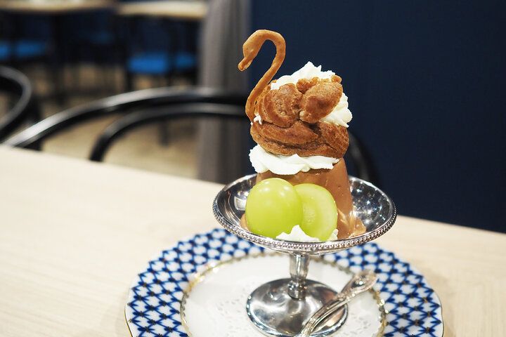 黒と白のスワンスイーツに心ときめく♪ ゆったりランチも楽しめる麻布台の紅茶専門店「ナナシアン」