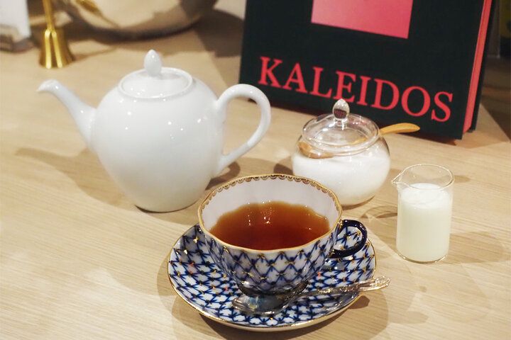 黒と白のスワンスイーツに心ときめく♪ ゆったりランチも楽しめる麻布台の紅茶専門店「ナナシアン」