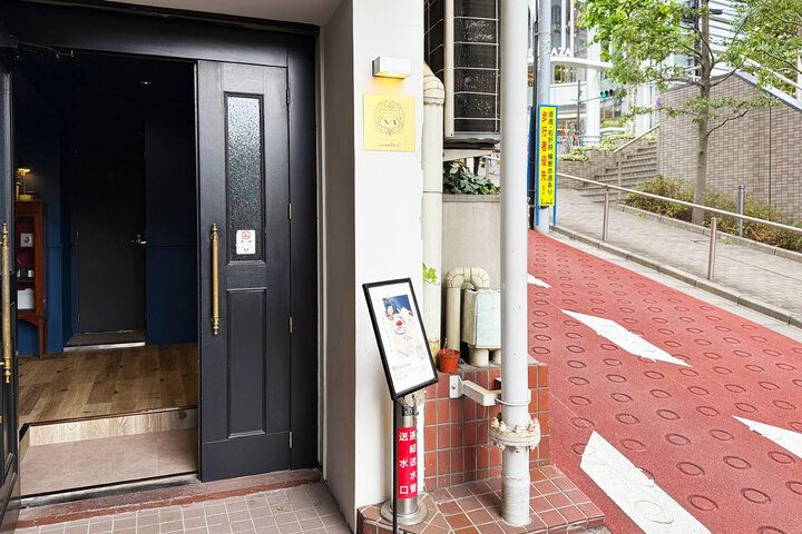 黒と白のスワンスイーツに心ときめく♪ ゆったりランチも楽しめる麻布台の紅茶専門店「ナナシアン」