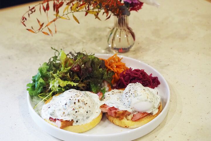 黒と白のスワンスイーツに心ときめく♪ ゆったりランチも楽しめる麻布台の紅茶専門店「ナナシアン」